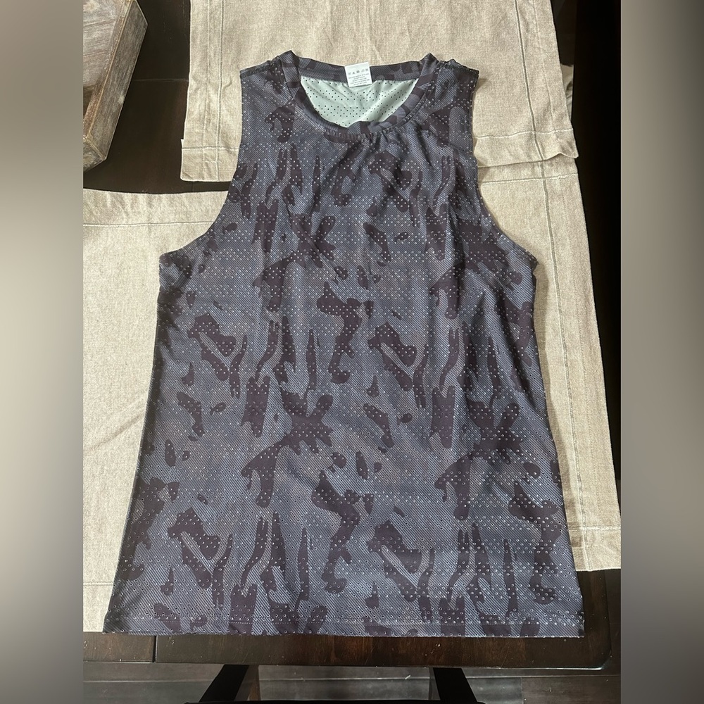 ZYIA Active Gray and Black Camo Chill Mesh Tank